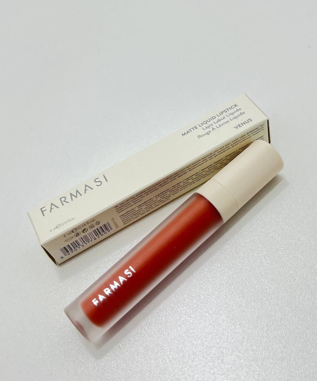 هذه مجموعة من أحمر الشفاه السائل المطفي من فارماسي (Farmasi Matte Liquid Lipstick). 
تأتي المجموعة في عبوة تحتوي على 12 قطعة.
تتميز بتركيبة غنية بالألوان وتدوم طويلاً دون أن تتسرب أو تنتقل.
القوام كريمي ينساب بسلاسة عند التطبيق.


**إذا كنت صاحب هذا الإعلان وتريد حذفه لأي سبب، رجاءا أرسل رسالة إلى الدعم الفني**