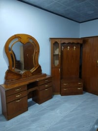 غرفة نوم • خمس أبواب • بيها مجال