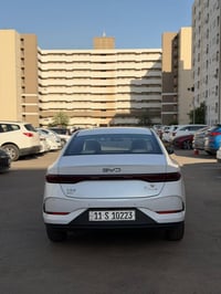 جن بلاص وكيل كروم ماشيه ٣ الاف الكلي السياره مكفوله وسعرها ١٩٨٠٠ وبيها...