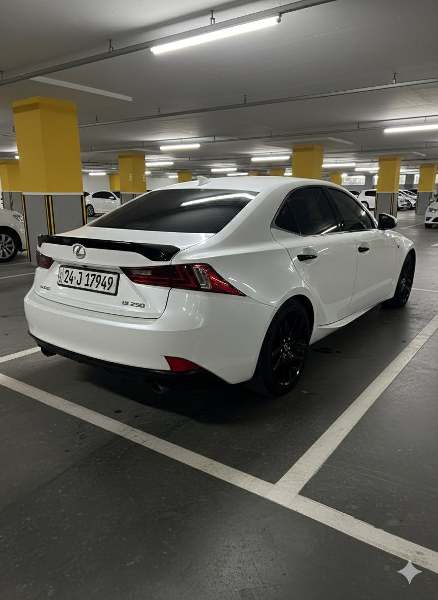 ليكزس is250  موديل 2015 فول مواصفات fسبورت بيلادي 6 سلندر كلين تايتل بدون صبغ كفالة عامة ماشي ١١٤ ألف 
رقم موبايل 
***********
***********
