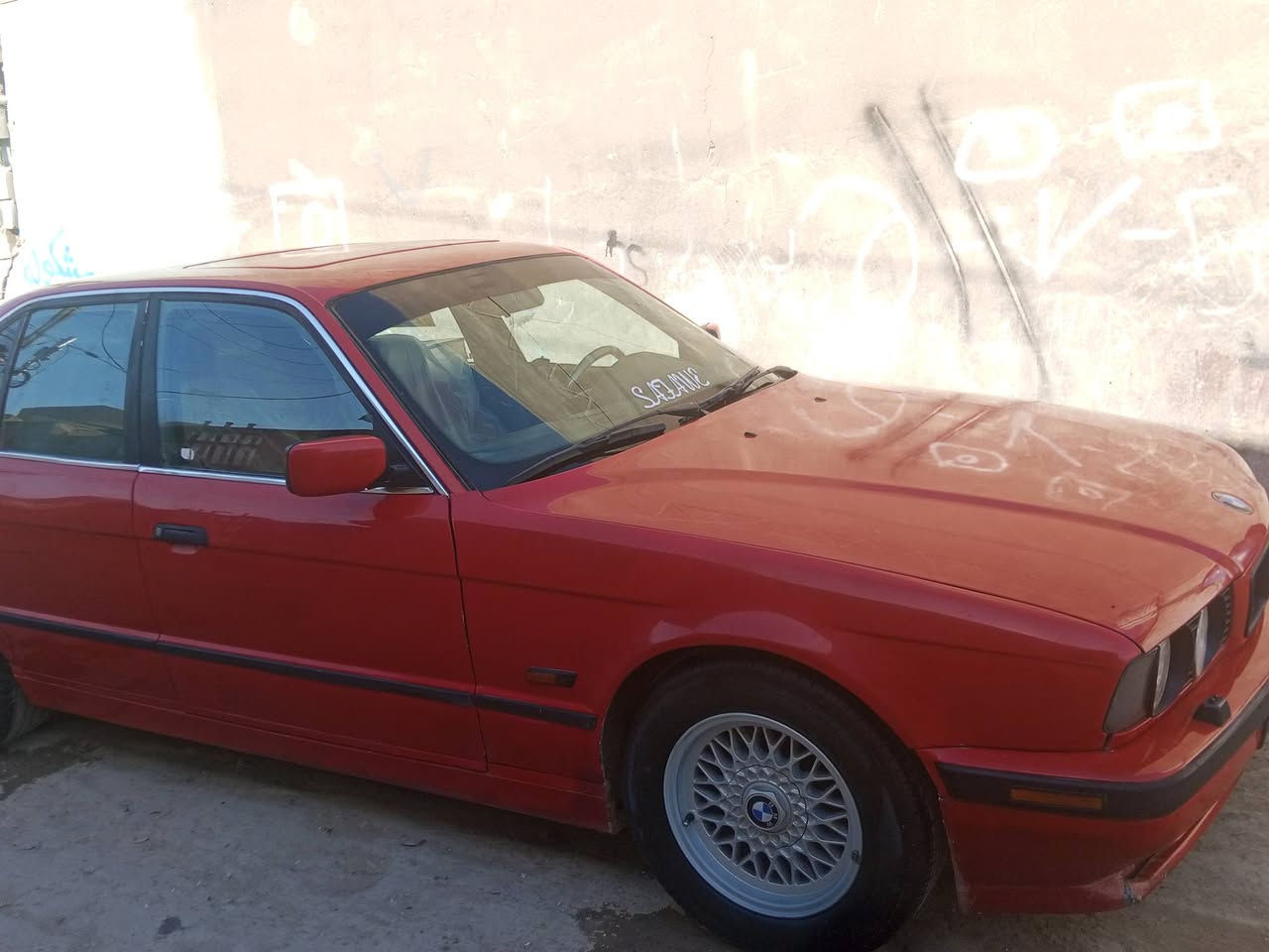 للبيع  بي ام 525  موديل 92 رقم اربيل وكاله تحويل حاضر سنويه ب 2024 منتهيه مكينه وكير وتبريد جدد شرط حداديه وره وكدام جديده مكفوله من ضربه وخياس تخم تأير ويل خليه جدد كهربائيات شغاله سلايت شغال مكان بابل لسعر 55 بيها مجال ***********
