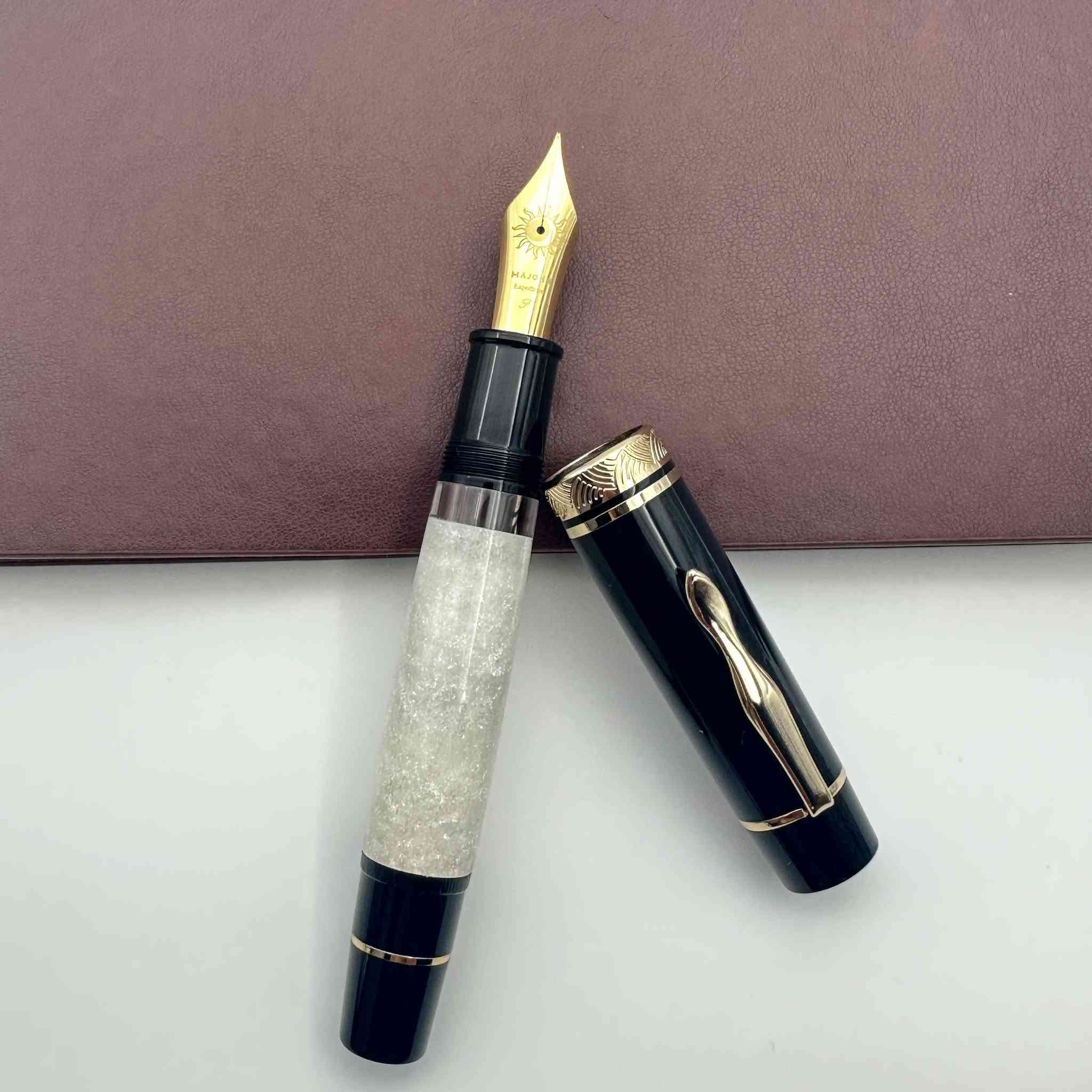 تحية طيبة  ،،،
#قلم_حبر_ماجون Maghonp139 
 قلم حبر فاخر كلاسيك مصنوع من #الراتنج  + نظام التعبئة للحبر  مكبس مصنوع من #النحاس / والسلاية #عملاقة حجم الخط #مديم  ، محفورة بنقش قرص الشمس طلاء #ثابت  ، 
الصنع : الصين ، MADE IN China  ، 
#جديد غير مستخدم  ، العلبة ليست الأصلية ، 
السعر : 135 الف  ، 
يوجد توصيل  .


**إذا كنت صاحب هذا الإعلان وتريد حذفه لأي سبب، رجاءا أرسل رسالة إلى الدعم الفني**