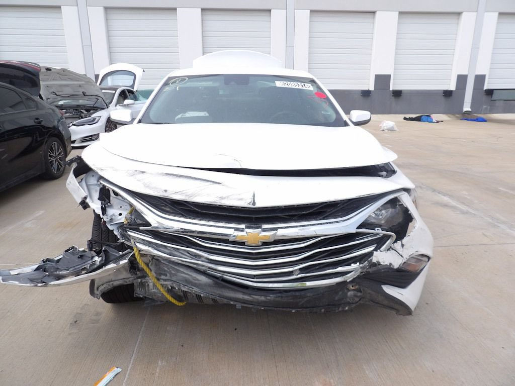 السلام عليكم
ماليبو موديل ٢٤ بصره حره بأسمي 
الضرر موضح بالصور 
السياره مصلحه درجه اولى وبيه بس الدعاميه تبديل 
السعر ب١٤٠ وبيه مجال


**إذا كنت صاحب هذا الإعلان وتريد حذفه لأي سبب، رجاءا أرسل رسالة إلى الدعم الفني**