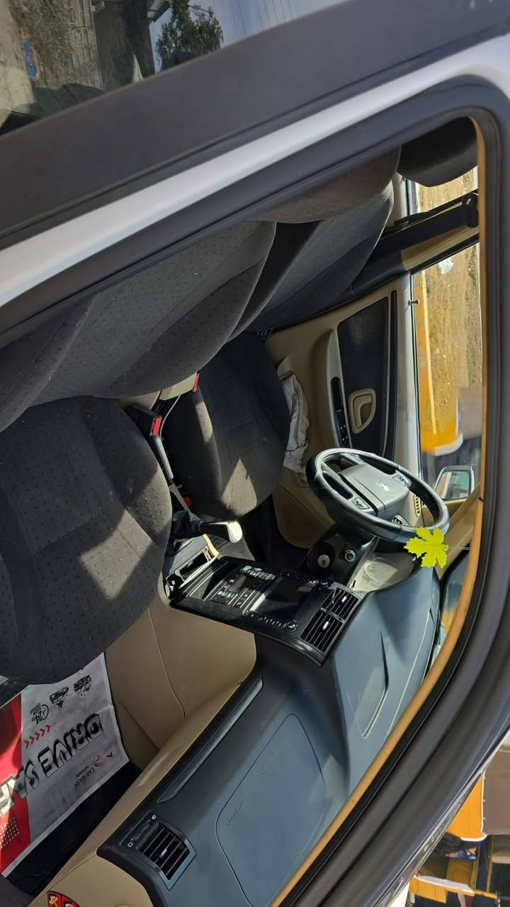 السلام عليكم بيجو بارص موديل ٢٣ بغداد انكليزي بااسمي هزة جديدة ماشية ١٠٠٠٠٠ محرك كير مكفول بيها طختين مبينات معدلة بارد بدون صبغ وجاملغ الامامي مبدل صفحة العبري السيارة كاملة اي نقص مابيها تخم تاير جديد هستوني شادة العنوان بغداد الحرية شراي اتصل *********** بيه واتساب
