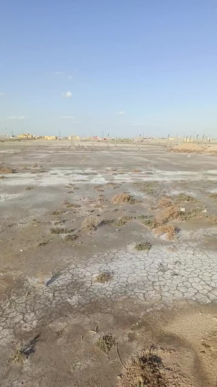 قطعة ارض للبيع
مساحته 400متر ركن 
مكانه حي الجوادين
النزله الثانيه 
عل شارع السبيس 
شراي اتصال 
***********
