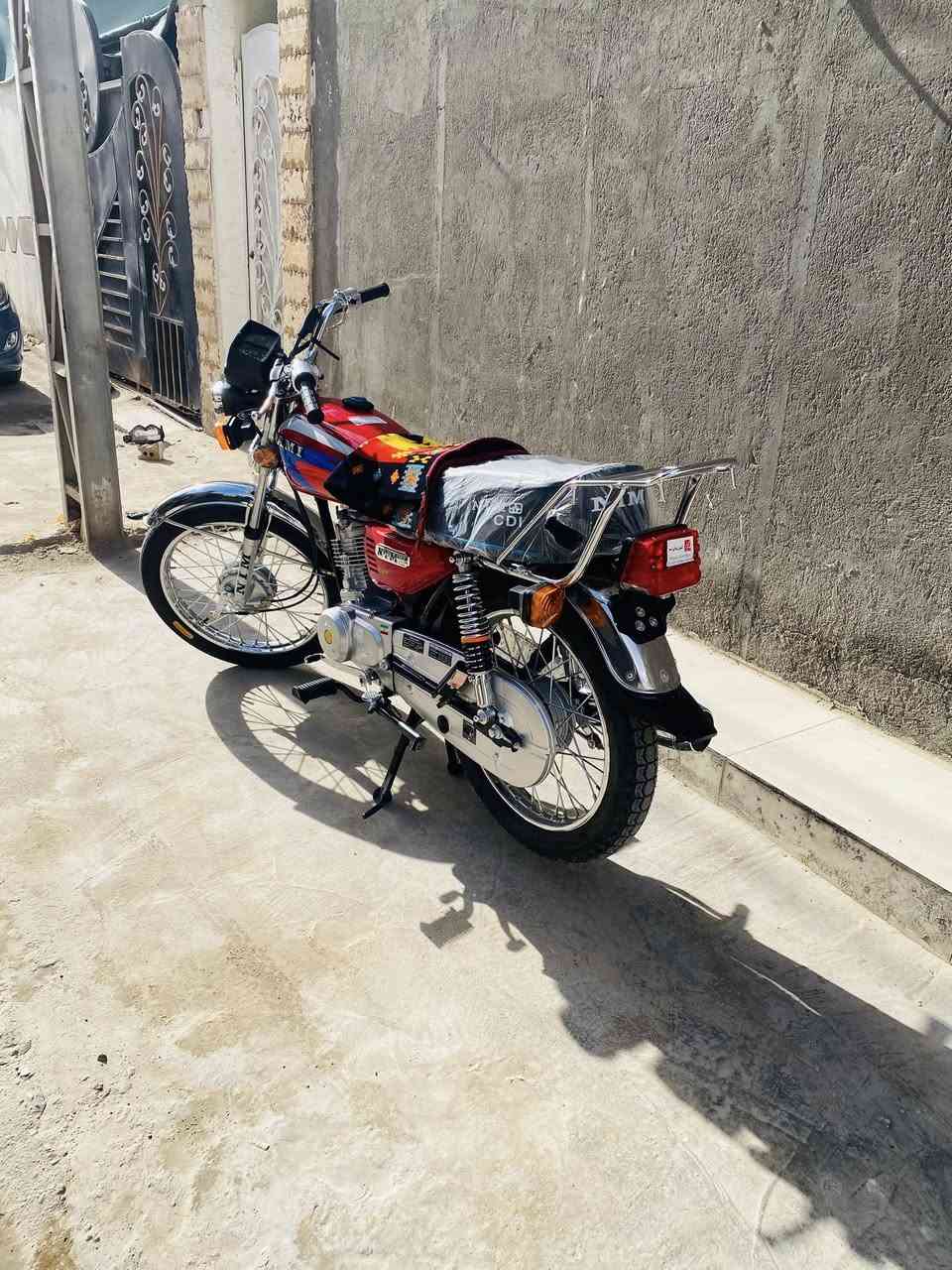 سلام عليكم دراجه نامه امتياز أوراق سكنر صارله 5ايام من طالعه الدراجه جديده كلش سعرهه 700وبيه مجال شي قليل مكاني حي رمضان ***********
