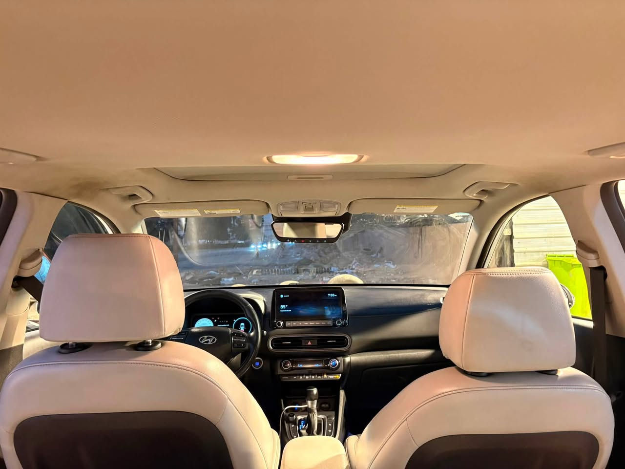 🚗 هيونداي كونا 2022 فل أوبشن (أعلى مواصفات من الشركة)
🔹 اللون: أبيض
🔹 أوتوماتيك – بنزين
🔹 الممشى: 75 ألف ميل

أبرز المواصفات:
✅ فتحة سقف
✅ عداد ديجتال كامل
✅ شاشة كبيرة + Apple CarPlay & Android Auto
✅ تشغيل بصمة + دخول ذكي (Smart Key)
✅ مقاعد جلد كهربائية
✅ كاميرا خلفية + حساسات
✅ مثبت سرعة
✅ نظام المحافظة على المسار (Lane Keep Assist)
✅ التحذير من التصادم الأمامي
✅ مراقبة النقطة العمياء
✅ LED أمامي
✅ جنوط رياضية ألمنيوم
✅ تحكم كامل بالمقود
✅ مرايا كهربائية مع إشارات
✅ نظام الثبات الإلكتروني (ESP) + مانع انزلاق + ABS
✅ 6 وسائد هوائية
✅ مكيف ممتاز

✅ استخدام شخصي
✅ جاهزة للفحص ولا تحتاج أي مصروف
✅ الضرر: قطعة واحدة فقط

💰 السعر: 161 ورقة (قابل للتفاوض بالمعقول)

📍 بغداد – الدورة
📞 ***********
