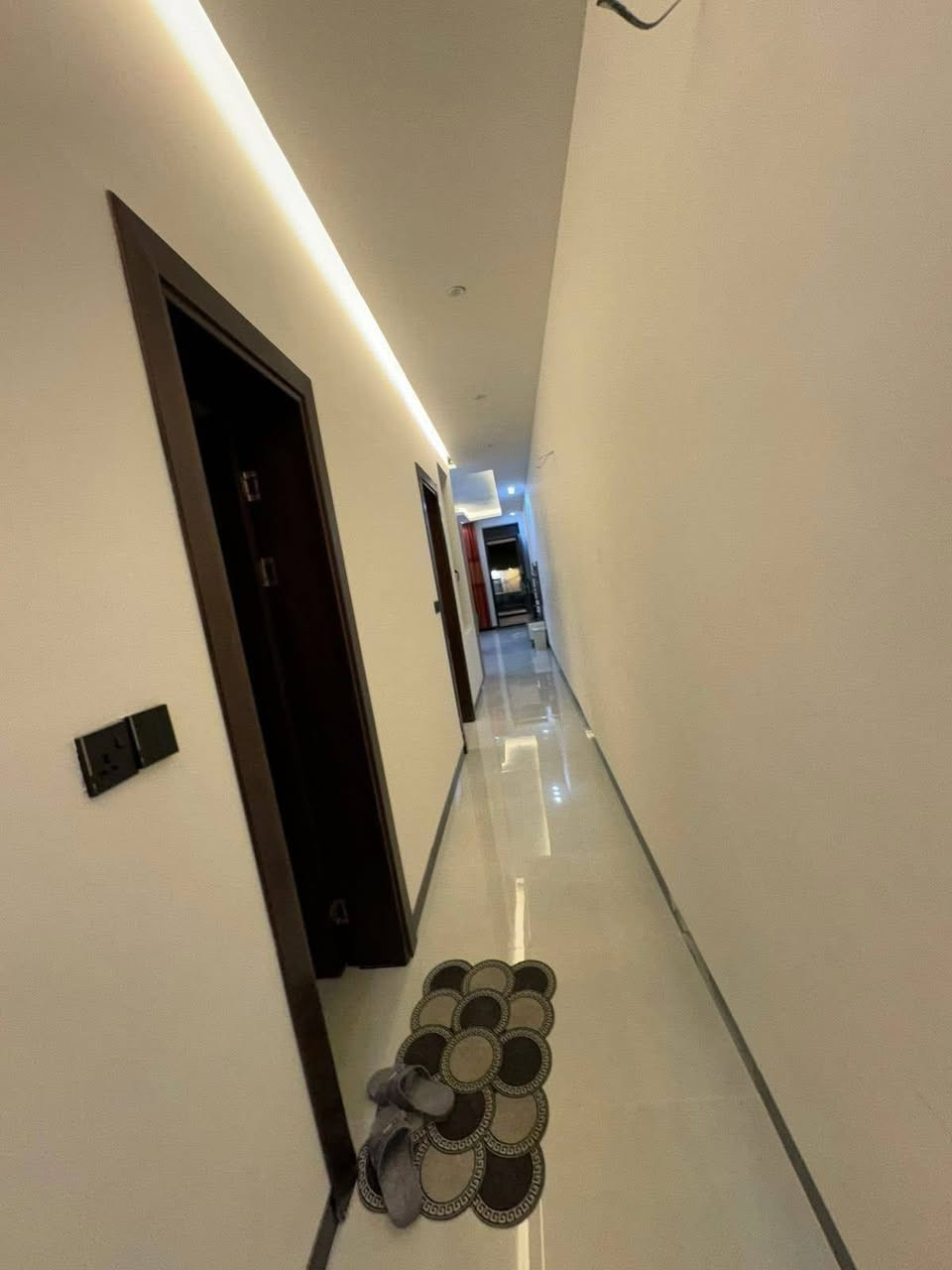 السلام عليكم:🏢🏢🏠🏠🏢🏢
 #توجد شقه للإيجار #مؤثثه فولvip تحتوي على #غرفتين نوم وصاله وخدمات .
#العنوان// المنصور حي المتنبي .
#للاستفسار  أكثر الاتصال على الرقم:
*********** يوجد واتس 📞.
