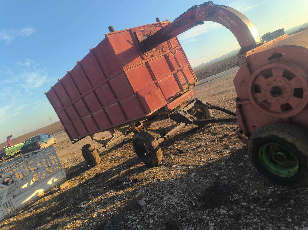 مكينه دكاك تبن وعربانه لبيع 40 وبيها مجال ***********
