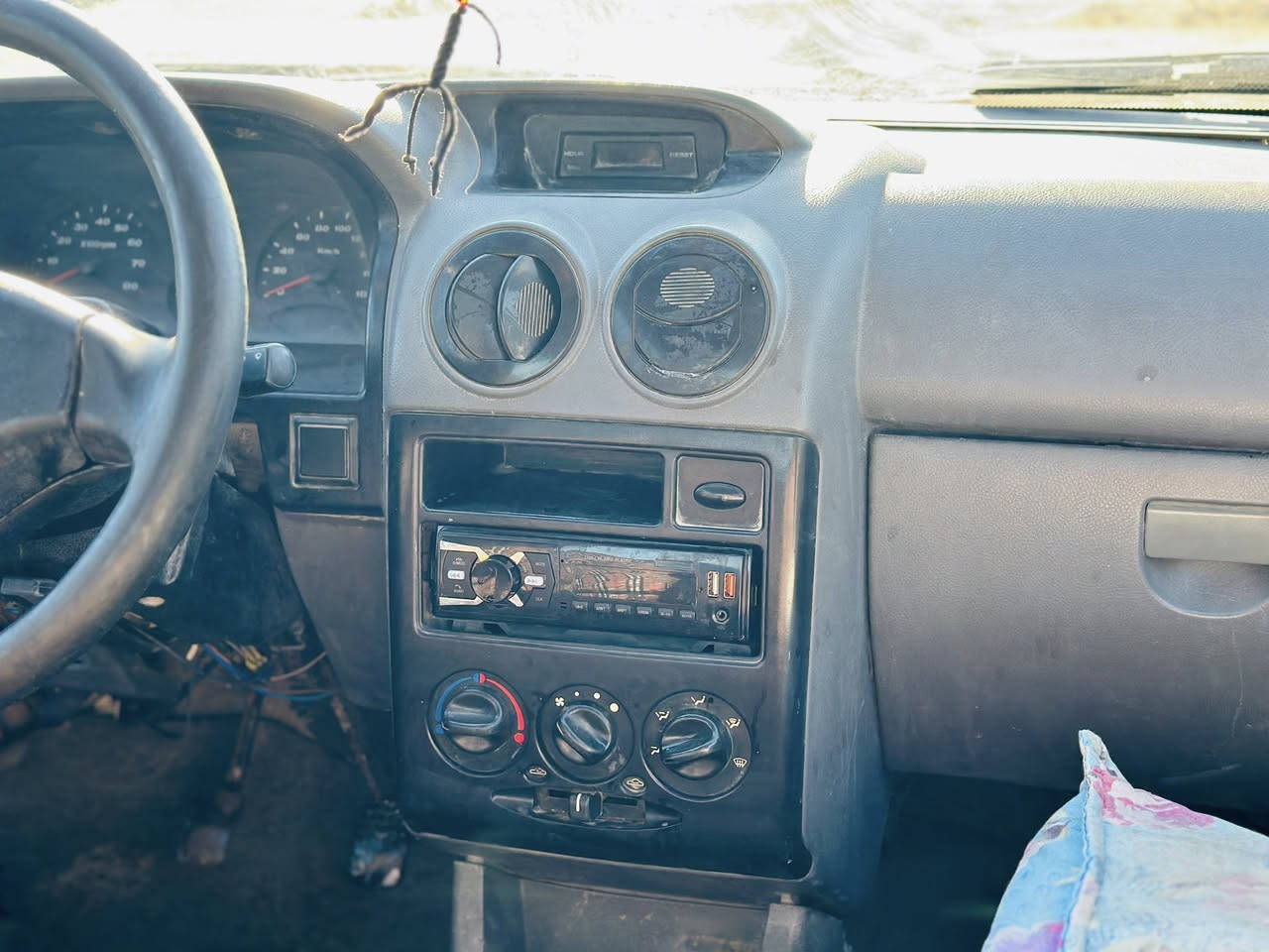 سايبه 12 رقم احمر قادسية  وسنويه/ بدون راعي سياره جاهزه من كلشي كله جديد وشغال كير  مكينه حداديه جديده كهربائيات كله شغاله 
السعر خاص او الاتصال على الرقم / ***********
