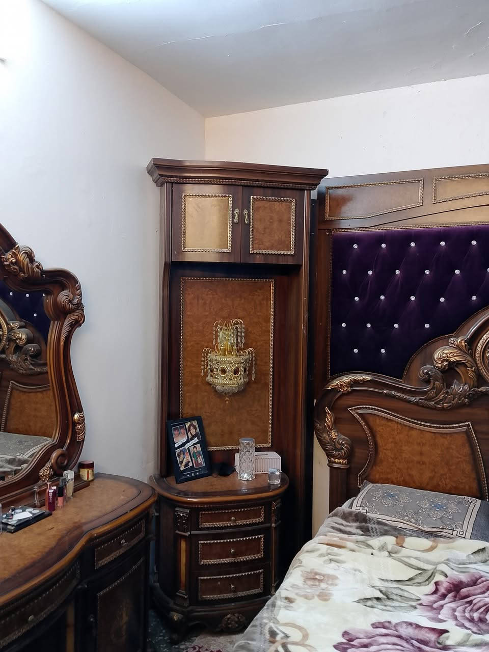 سلام السلام عليكم غرفه للبيع مصريه اصليه السعر 800,000 دينار عراقي وبيها مجال التواصلى9قطع  اصلي مصريه الطبقه الثقيله 850مع الشد ***********
