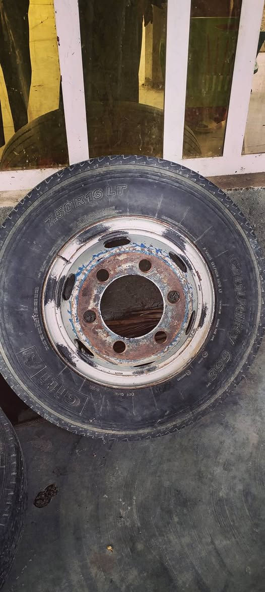 تايرات حجم 16 كوستر ست براقي السعر 200 وبيه مجال رقم ***********
