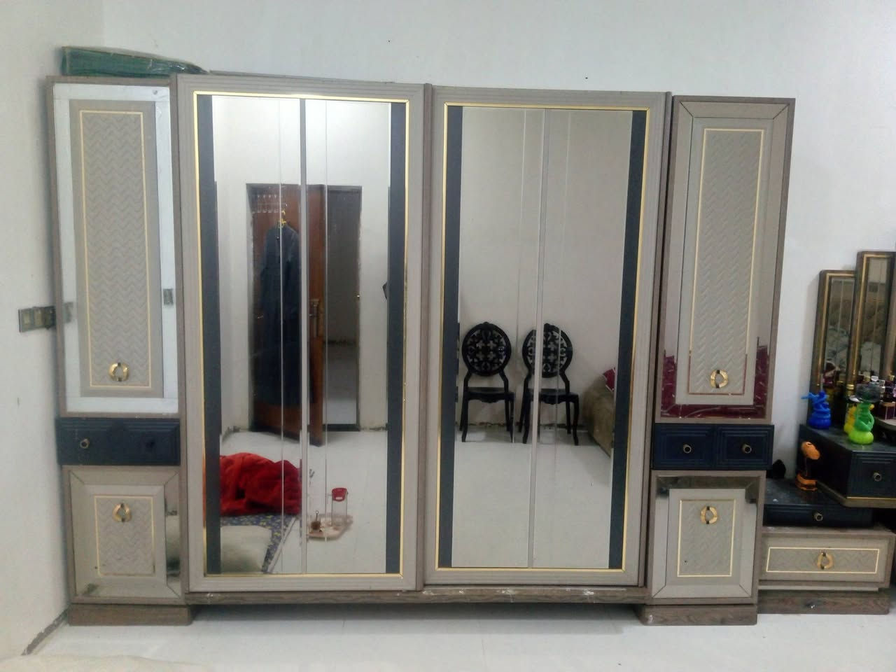 غرفه البيع تركي 5 قطع ستعمال قليل سعر 300 مكاني بصره حيانيه  رقمي ***********
