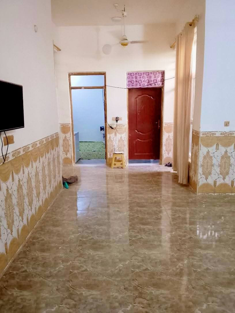 السلام عليكم ارجو قراءه التفاصيل 🙏
بيت للبيع ونقد فقط الي يدور مساحة وقرب للشارع 
المساحة 250م مربع عرض 10وطول 25🥀🌹
بناء🏠
3غرف نوم+صالة+مطبخ+استقبال+حديقه+كراج+منور عدد2+درج خارجي +صحيات خارجية وداخليه 🏠
بناء طابوق واساس وسقف كونكريت مسلح 🔥
المكان برااكيه سايدين المعمل خلف اسواق حسين الرماحي ⚫
يبعد عن الشارع الرئيسي امتار ↔️↔️
نوع العقار طابو زراعي سند 25 🏚️
سنة البناء 2022،🌟
السعر والتفاصيل خاص او يتصل على رقم التالي 📞
***********📞
***********📞
