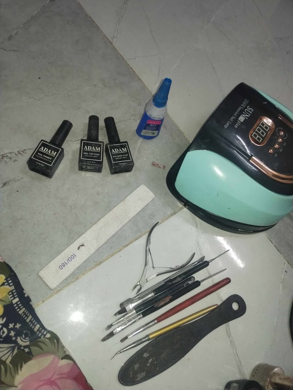 عدة أظافر أكريلك للبيع 💅
عدة كاملة شبه جديدة، استعمال قليل جداً لأن ما عرفت أستخدمها
تحتوي على:
جهاز تجفيف UV/LED
ماكينة برد كهربائية
ألوان جل وأكريلك
أدوات كاملة (مبارد، فرش، قاطع، تنظيف…)
أظافر جاهزة
مناسبة للمبتدئات
نظيفة وجاهزة للاستخدام 
السعر ٦٥ وبيها مجال


**إذا كنت صاحب هذا الإعلان وتريد حذفه لأي سبب، رجاءا أرسل رسالة إلى الدعم الفني**