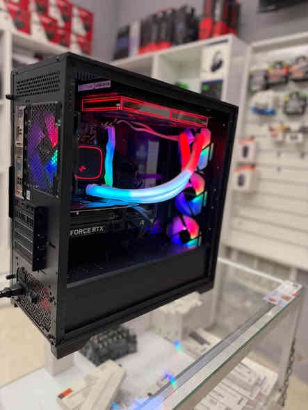 Gpu: rtx 5070 asus daul 
Cpu:i5 14400f 
Ram: 16gb 4800mhz Tforce ddr5  
Psh:750w 80plus 
Mth: asus H610m-K ddr5 
Hard: 512.g. nvme 
Cooler: deepcool 2fan 240mm aio 
Case : fantec 4 fan rgb 

کەیسی زۆر زۆر بەهیز تایبەت بە گەیمینگ 
زەمانی ٦ مانگ 
نرخی تەنها دوو ملیۆن 
٢ ملیۆن
گەیاندن هەیە 
*********** أربيل

