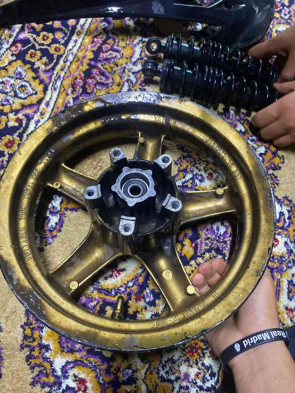 غراض سكنس فحل بلادي اصلي
ويل ذهبي بلادي نقص بس فلنجه 
ب15

دبلات خلفي بلادي ب15

سبعه مال فحل كلشي مابيها ب10

كلج خلفي كامل مال 140 
ب20

شلعه كامله ب50 
***********

