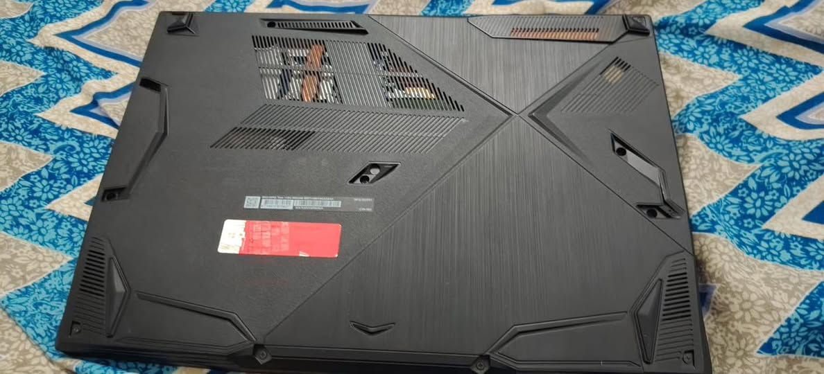 للبيع: لابتوب جيمنج ومونتاج MSI GF63 Thin بنظافة ممتازة 💻🔥
​💡 المواصفات:
​المعالج: Intel Core i7-11th Gen (فئة H القوية للأعمال الشاقة).
​الرام: 16GB DDR4 (سرعة 3200MHz لسلاسة تامة).
​كارت الشاشة: NVIDIA GeForce GTX 1660 Max (ممتاز للألعاب والرندرة).
​الهارد: SSD NVMe فائق السرعة.
​الكيبورد: مضيء باللون الأحمر المميز.
​النظام: Windows 11 جاهز ومستقر.
​الجهاز مثالي جداً للألعاب الحديثة وبرامج الهندسة والمونتاج (Premiere, After Effects, Photoshop).
​📌 الملحقات: الشاحن الأصلي.
📥 للاستفسار عن السعر، يرجى المراسلة على الخاص


**إذا كنت صاحب هذا الإعلان وتريد حذفه لأي سبب، رجاءا أرسل رسالة إلى الدعم الفني**