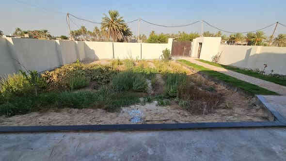 بيت للبيع في كربلاء💯 اناصاحب البيت مباشر 
✅️بيت للبيع مساحة 400 م
واقع حال 500 م واجهة 20 م 
تحت البناء 200 م بناء طابوق 

✅️متوفرة كافة الخدمات
تبليط، ماء، كهرباء، مدارس
طابو سند 25 إقرار محكمة 

✅️الموقع كربلاء - منطقة الجذار 
شارع نجف كربلاء عمود 1140
يبعد من مركز مدينة كربلاء 10 كم 

💰السعر 65 مليون  عقاري كربلاء 

📞 إتصل الآن:  ***********
***********
انا صاحب البيت مباشر علما يرهم مراوس
