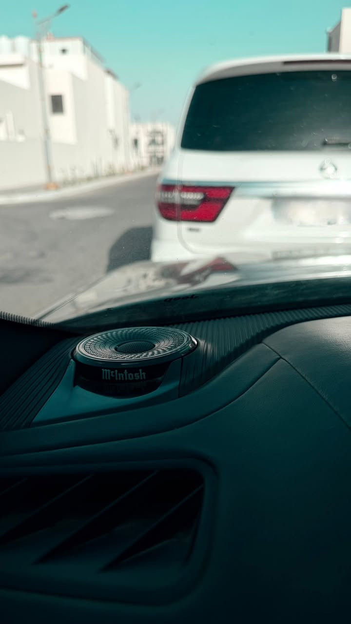 جيب كراند شيروكي ٢٠٢٣ اوفرلاند فول ١/١ وارد كندي كلين تايتل ممشى ٦٠ الف كيلو مغلفه PPF 

مواصفات:

الكاميرا الخلفية
سقف بانورامي
صندوق كهربائي
ندفئة المقاعد
تبريد المقاعد
بصمة
مرايا جانبية كهربائية
شاشة
مراقبة النقطة العمياء
نظام المفتاح الذكي
نظام بدء التشغيل
ظام فرملة الطوارئ
8 وسادة هوائية
المصابيح الأمامية ليد
مانع الانزلاق
أبل كاربلاي
مقاعد تدليك
التشغيل عن بعد
4x4
شاحن لاسلكي
نظام تعليق هوائي
كشافات ضباب
وضع القيادة
نحذير مغادرة المسار
التحكم الإلكتروني في الثبات
تحذير من الاصطدام الأمامي
صندوق بدون استخدام اليدين
حساسات ضغط الإطارات
نظام تنبيه السائق

ملاحظة: صار بيها طخه بسيطه يمي صور موجوده 

السعر ٣٣٨ وبيها مجال بسيط للشراي 

للتواصل: ***********

