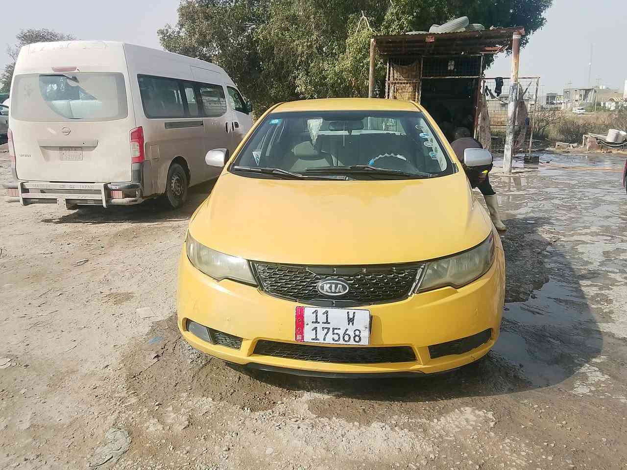 السلام عليكم كيا فورتي 2012 اللون اصفر وارد امريكي رقم  بغداد نكليزي حادث جاملغ بدون دواخل تخم تاير حداديه جديده مكينه كير كفاله.          كير عادي
السعر 75 وبيهه مجال ***********
