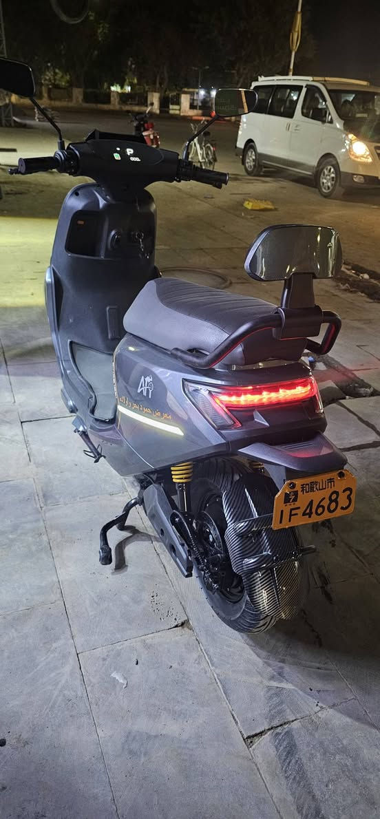 دراجة شحن للبيع استعمال شهر واحد 6 بطاريات للتواصل ***********
