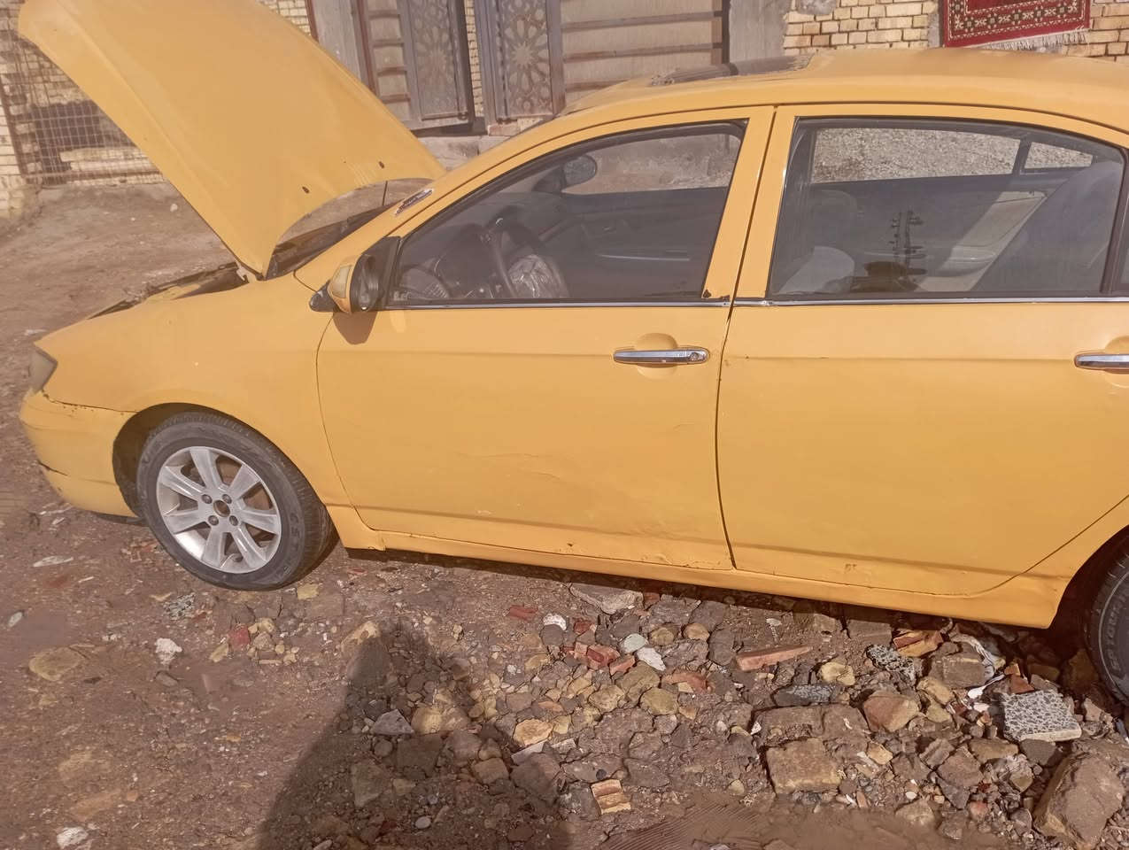 السلام عليكم ليفان موديل 13 جاهزه مكينه كير خير من الله حداديه تخم تاير سنويه بعده جديده مصفره هيه خط جديد  تحويل مباشر مكفوله من لكص ولعيب شرعي عنوان ناصريه مركز *********** سعر 28 وبيه مجال قليل
