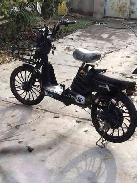 السلام عليكم بايسكل شحن للبيع نضيف موديل ٢٠٢٣ كله كامل اشاير هورن لايت كله شغال بطاريات جدد والله السعر ٢٧٥ بي مجال التواصل خاص او عل رقم (***********) مكان ديالى بعقوبه العباره
