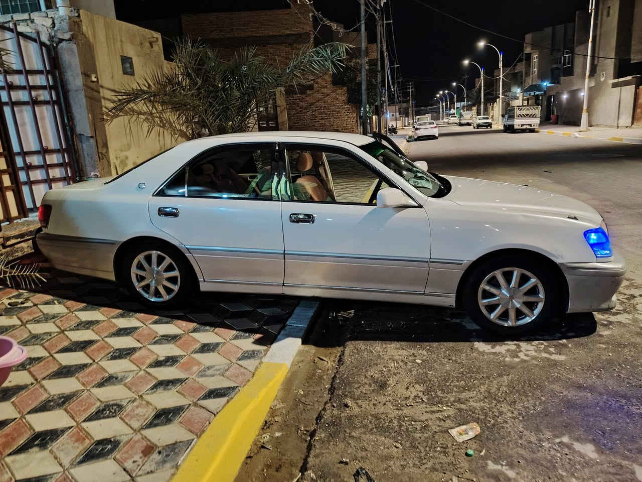 السلام عليكم للبيع ملكه فول 4 دكم كرستال مكينه ففي تي وكال من المالك فقط كمرك ما مدفوع ما عليه اشارةحجز دك حاسبه وين مايعجبك 85 وبيه مجال ملاحظه مكفوله من الكص ***********
