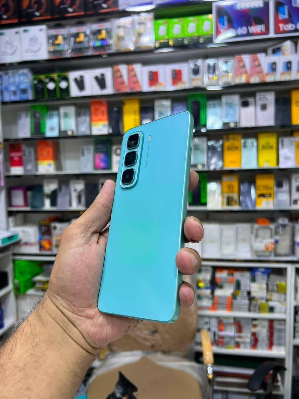 📱 Infinix Hot 50 (4G)

✨ المواصفات:

📱 الشاشة: 6.78 بوصة IPS LCD
⚡ معدل التحديث: 120Hz
💾 الذاكرة الداخلية: 256GB
🚀 الذاكرة العشوائية (RAM): 6GB
🧠 المعالج: MediaTek Helio G100
📸 الكاميرا الخلفية: 50 ميجابكسل
🤳 الكاميرا الأمامية: 8 ميجابكسل
🔋 البطارية: 5000mAh
⚡ الشحن السريع: 18 واط
📱 نظام التشغيل: Android 14 مع واجهة XOS 14.5
🔐 بصمة الإصبع: جانبية مدمجة مع زر التشغيل
💧 مقاوم لرذاذ الماء
🎧 منفذ سماعات 3.5 ملم
🔌 منفذ شحن USB Type-C
📶 يدعم شبكات 4G

💥 السعر: 120 ألف دينار فقط

✅ متوفر الآن لدى علاء للهاتف النقال

♻️ كما نشتري جميع الهواتف المستعملة بأفضل الأسعار مع تقييم فوري ودفع نقدًا.

💳 يتوفر لدينا التقسيط لحاملي:
✔️ ماستر كارد الرافدين
✔️ ماستر كارد الرشيد

📍 العنوان:

واسط – الزبيدية – الفلكة، مقابل منفذ أروك
علاء للهاتف النقال

📞 للاستفسار أو الحجز أو مراسلتنا عبر واتساب:

📲 ***********
📲 ***********
