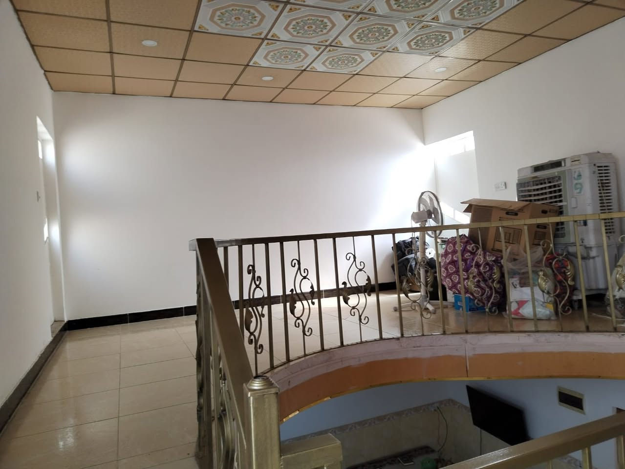 مشتمل للبيع مساحته ١٢٥ متر
طابق واحد فقط غرفه وصاله واستقبال  وحمام ومطبخ كراج بيتونه جبيريه الثانيه قرب جامع أحمد ابن حمبل السعر٦٥للاستفسار الأكثر لاتصالات ع رقم***********
