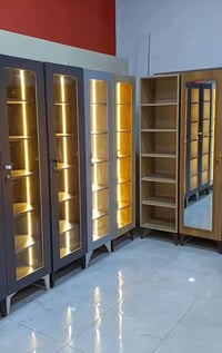 لوكر عطور • ٢٠٠×٥٠×٤٠سم • رفوف قفل ليد