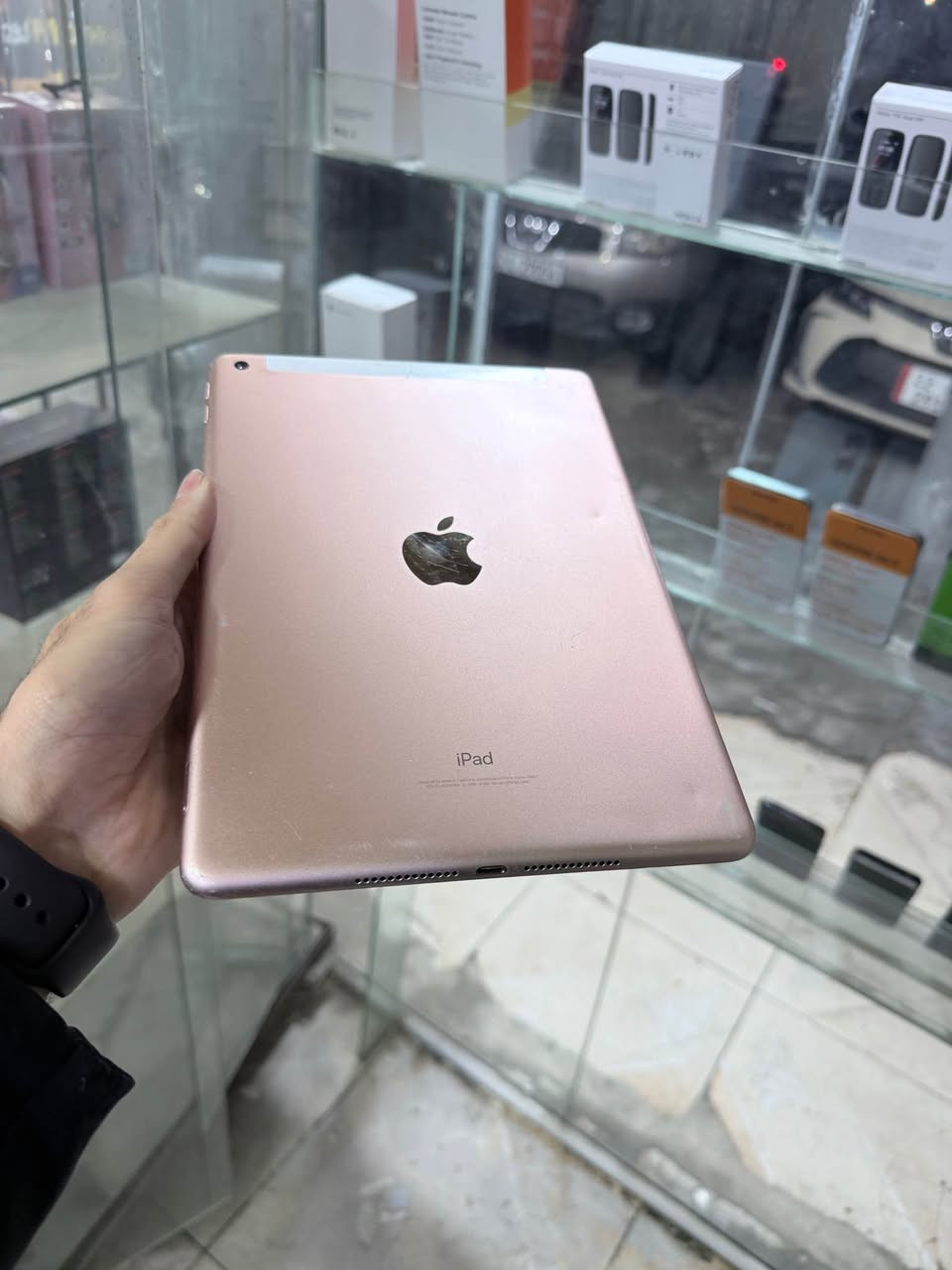 ئایپاد ٦ ڕەنگی گۆڵد
شتێکی جوان خاوێن زاکیرەی ٣٢ گێگا
هەموو شتێکی بیلادە بە گشتی ئایپادەکە خاوێنە
هەموو یاریەک لەسەری کار دەکا بە تایبەت پەبجی
نرخی ١١٥ هەزار گەیاندن هەیە
ناونیشان هەولێر :- قەڵاتی نوێ مۆبایلی هاوکار
ژمارە مۆبایل 📱 *********** أربيل, العراق
