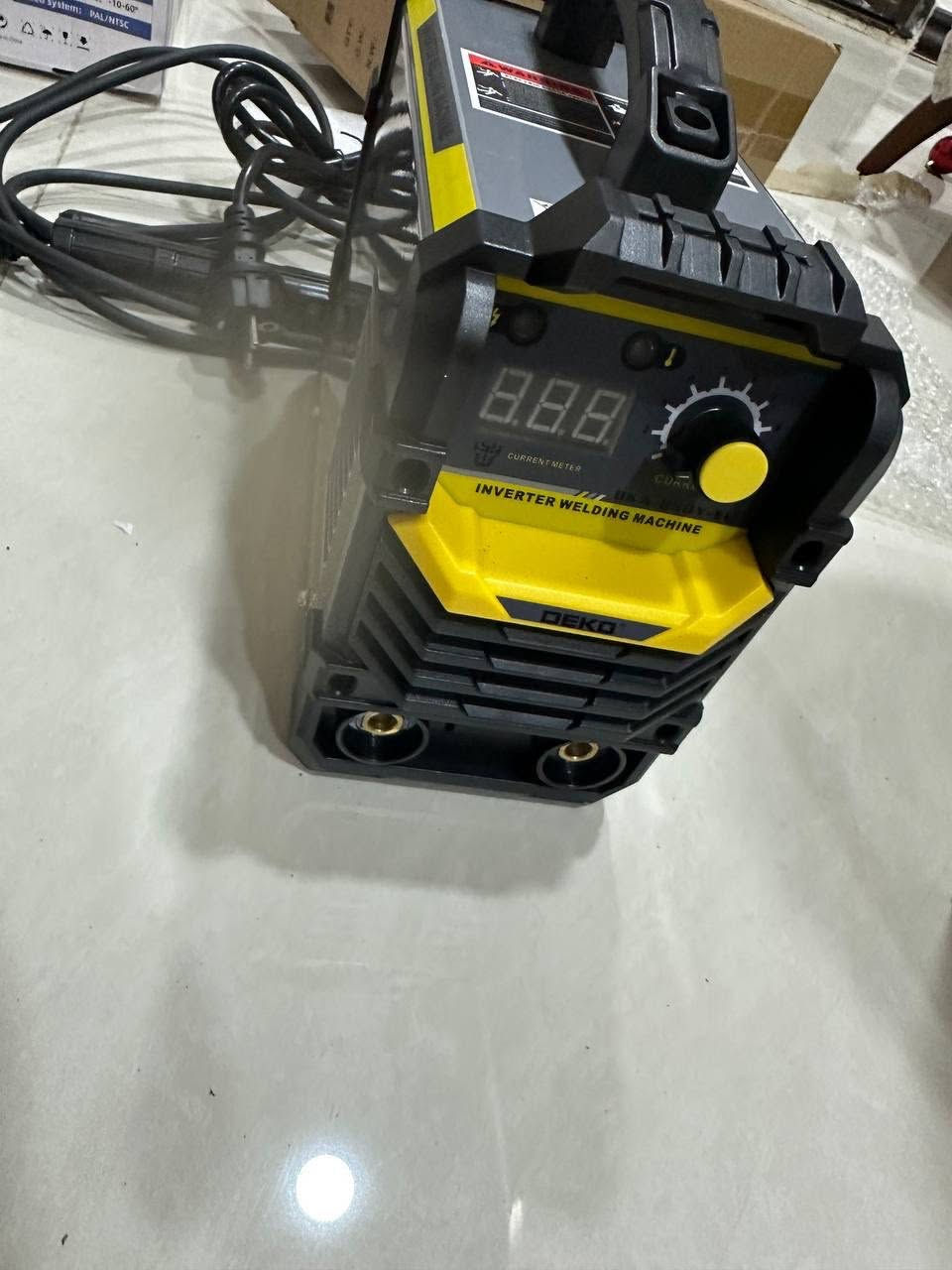 عرض خاص - ماكينة لحام DEKO DKA-250Y-EU الأصلية
لو شغلك حدادة، تصليح، أو حتى هاوي، هاي الماكينة تلزمك:
المميزات:
•  قوة 250A حقيقية: تلحم كل أنواع الحديد بسماكة عالية
•  تقنية IGBT: سحب كهرباء أقل، وأداء ثابت حتى لو الكهرباء ضعيفة
•  شاشة ديجيتال: تضبط الأمبير بدقة
•  خفيفة ومحمولة: تاخذها وياك لأي موقع شغل
•  حماية من الحرارة الزايدة: تشتغل براحة بال
مناسبة للحام القضبان 1.6mm إلى 4.0mm
📦 جديدة بالكرتون مع كل ملحقاتها
اعلى سعر ابيع


**إذا كنت صاحب هذا الإعلان وتريد حذفه لأي سبب، رجاءا أرسل رسالة إلى الدعم الفني**