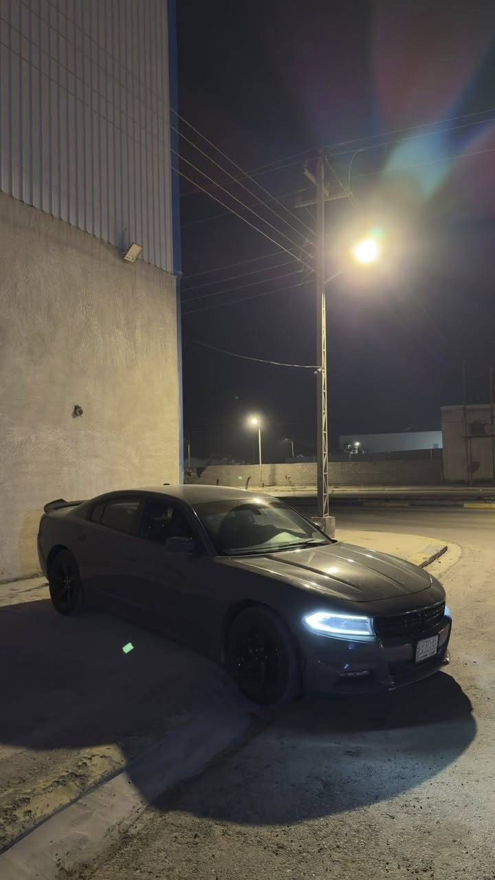 سلام عليكم جارجر موديل 19 SXT وارد كندي قطعتين  حداديه جديد كامله ويل جديد 18تاير كندي الاصلي دهن توني مبدله ومسويلها ادامه هم يعني تاخذها جاهزه بيها شوي شخوط ما بينه كلش السياره متعوب عليها الي تعجبه يخابرني او يراسلني هاذا رقمي *********** عنواني بصرة وبسمي
