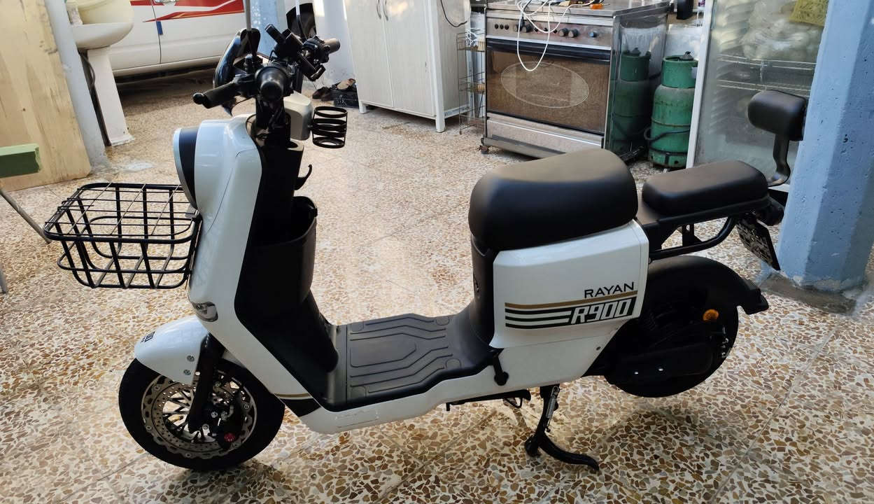 ماطور شحن R 900 للبيع 
بي فقدان شحن شي قليل 
سعر ماطور 400 
رقم موبايل ***********
عنوان موصل جانب ايمن الإصلاح الزراعي
