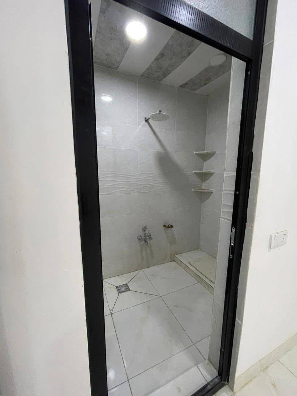 شقق للايجار والبيع قصاد موجود 15 مليون قريب سواق ***********
