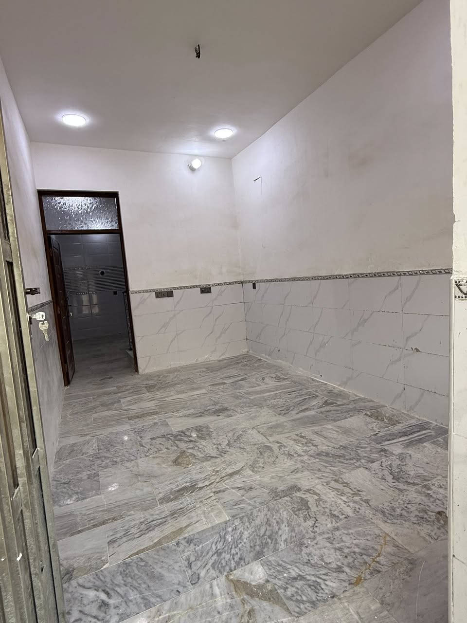 مشتمل 60م #للبيع واجهه 3 جديد 2025
استقبال و3 غرف نوم و خدمات طابقين 

#السعر 140 مليون  / طابو ملك صرف
الشعب حي الصحة مقابل جامع قباء و قرب التجاري

***********
