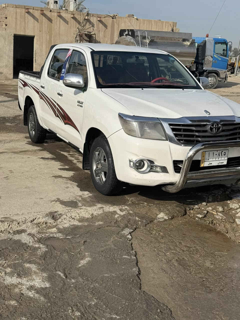 هيلوكس 14  فول موصفات بسمي. بيها بارد فقط جوه الباب باقي. شوف عينك سياره. مال جنايه ٢١٠ وبيها مجال مو شراي. لا تخابر ***********
