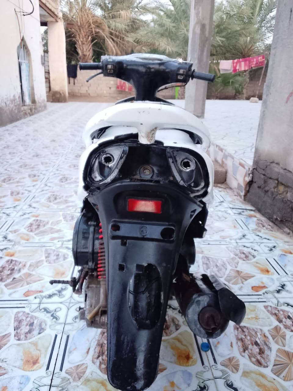 ماكس قرده للبيع
مكينه خرسه مامفتوحة
بيها خيط بخار مهموله رادلها ترتيب
سعر 200 
الثغر ***********
