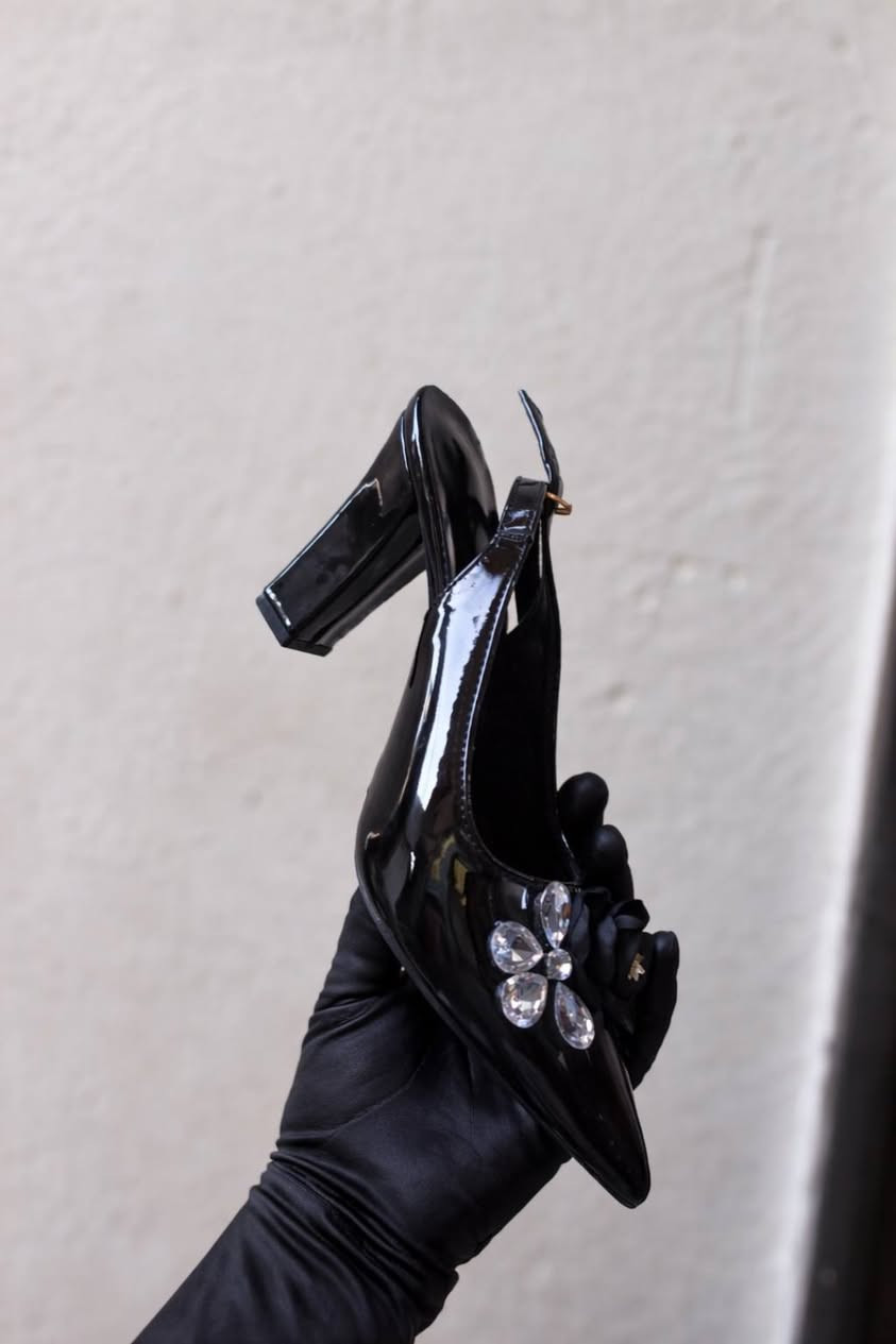 هيلز قياس 39.ويلبس38 لرجل ناعمة  يجنن جلد لوليتا


**إذا كنت صاحب هذا الإعلان وتريد حذفه لأي سبب، رجاءا أرسل رسالة إلى الدعم الفني**