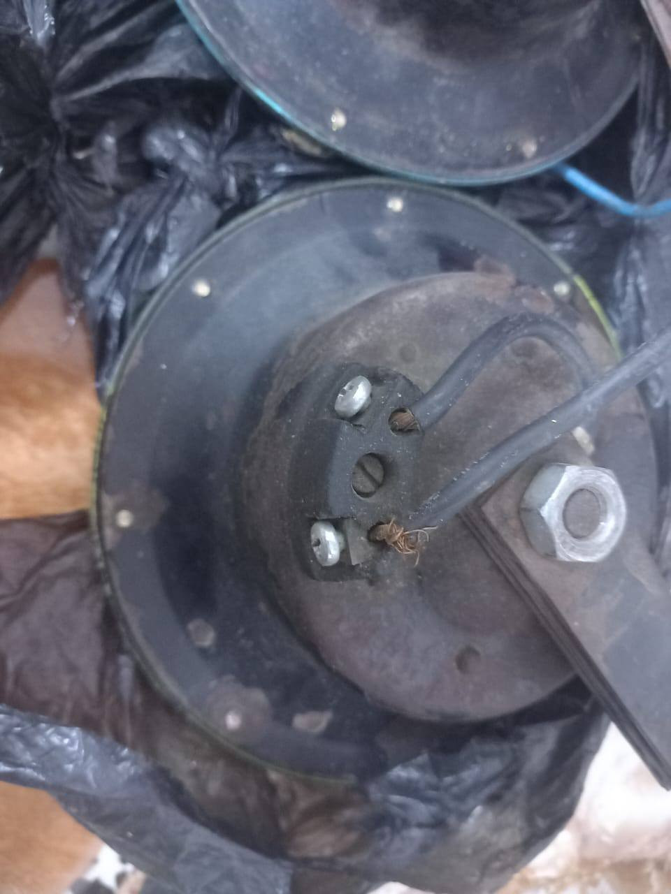 السلام عليكم هورنات جنح محور أقراص نغمه ناعمه فقط أو يحتجلهن تقسم لئن جنت تاركهن السعر خاص او اتصال عل رقم.  ***********. مكاني بغداد
