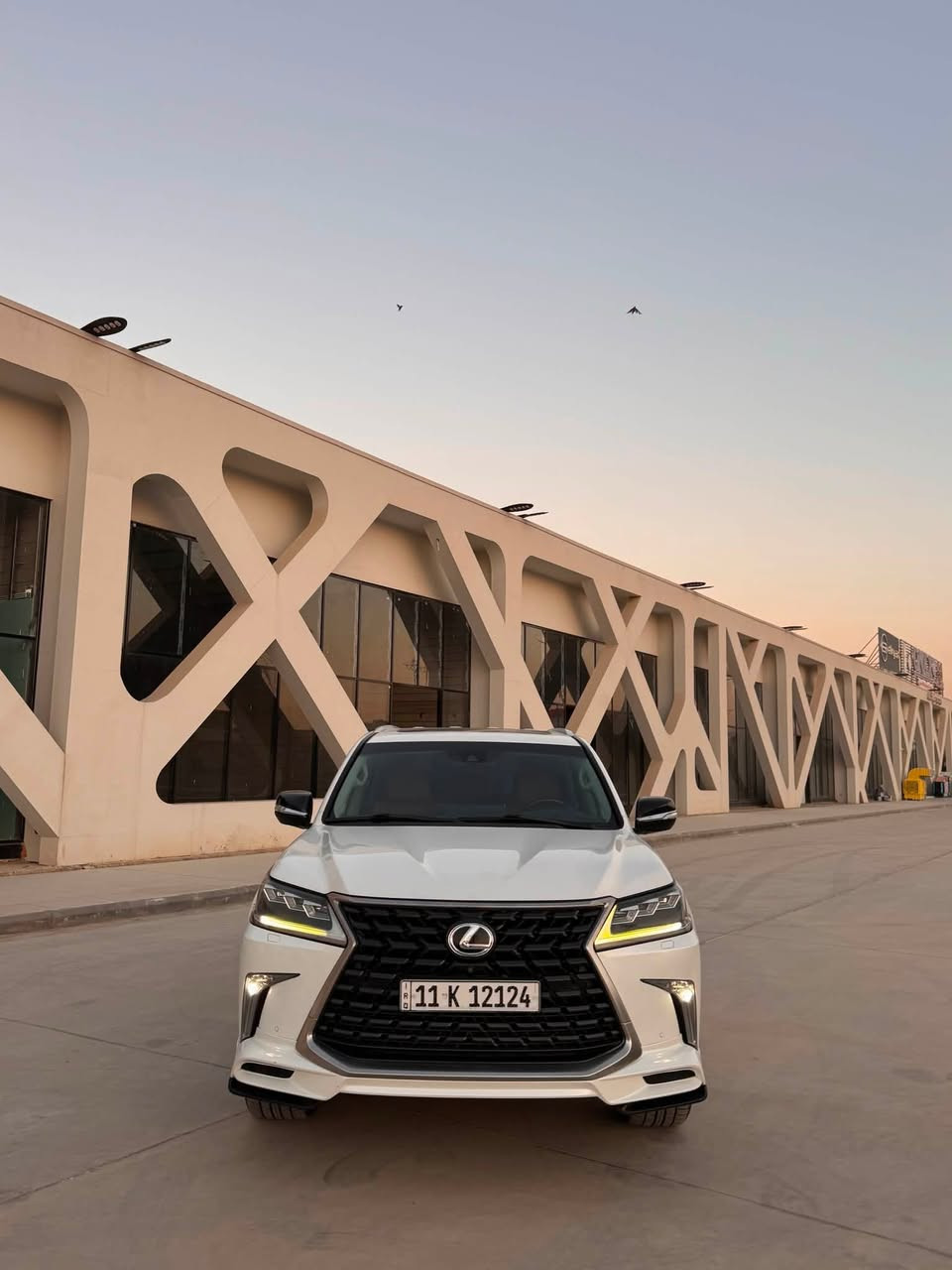 السلام عليكم 
لكزز  : Lexus Super Sport
الموديل 2016
المحرك:570  V6 
الون: ابيض رقم بغداد ابأسمي
المواصفات:
 * القوة: 362 حصان
*مقاعد جلد بلكامل
*كاميرات محيطية وحساسات أمامية وخلفية
*فتحة سقف
*جنوط رياضية
* عزم الدوران: 530 نيوتن·متر
* ناقل الحركة: أوتوماتيك 8 سرعات
* نظام الدفع: رباعي دائم (4WD)
* سعة خزان الوقود: 138 لتر
* التسارع 0–100 كم/س: حوالي 7.5 ثانية
* السرعة القصوى: حوالي 220 كم
وبقية المواصفات معروفة 
السيارة بيها الباب الخلفي العكس السايق مبدل بلاد مال الشركة
واباب الخلفي من جهة السايق ربع صبغ عدا هذه السيارة مكفولة
سعر السيارة (470) ورقة وبيها مجال شي بسيط
للستفسار:***********
