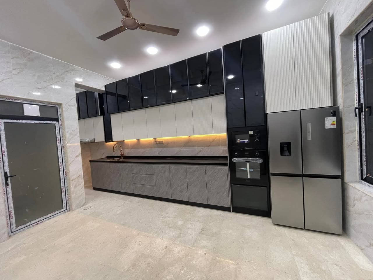 السلام عليكم يعلن معمل الغري للمطابخ للديكور عن تخفيضات بل الاسعار بمناسبة حلول شهر رمضان المبارك السعر القديم 200دولار المتر السعر الحالي 175الف للمتر الوحد يشمل جميع الموديلات للتصال على الأرقام التاليه    ***********
النجف الاشرف حي السلام شارع مجمع العين قرب سوبر ماركت فد لحظة.
