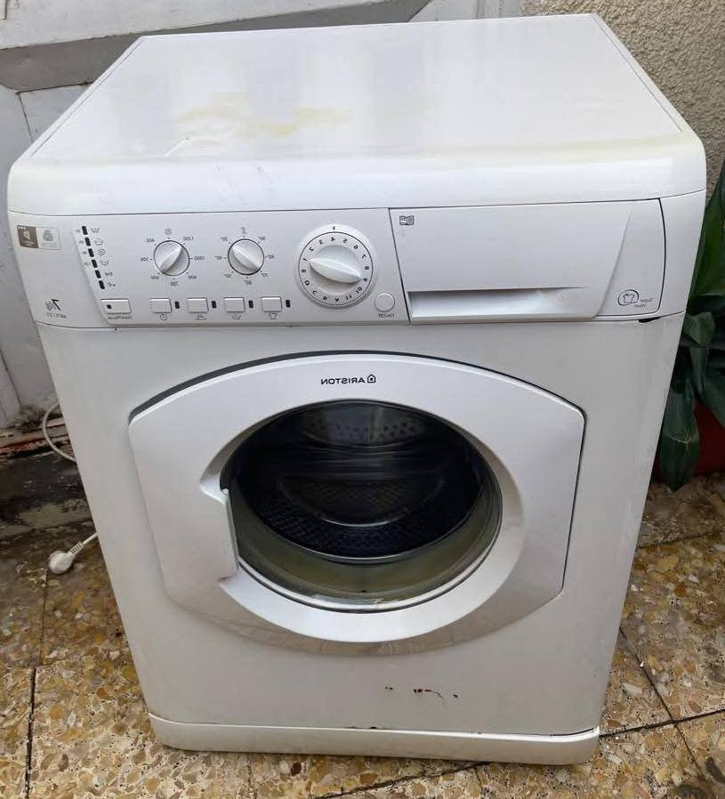 السلام عليكم 
غساله وثلاجة للبيع ثنينهم 200 الف  دينار معا المجال 
المشتري يتصل على رقم المبايل 
***********
