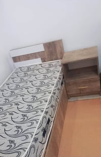 سرير • فرش • شبه جديد