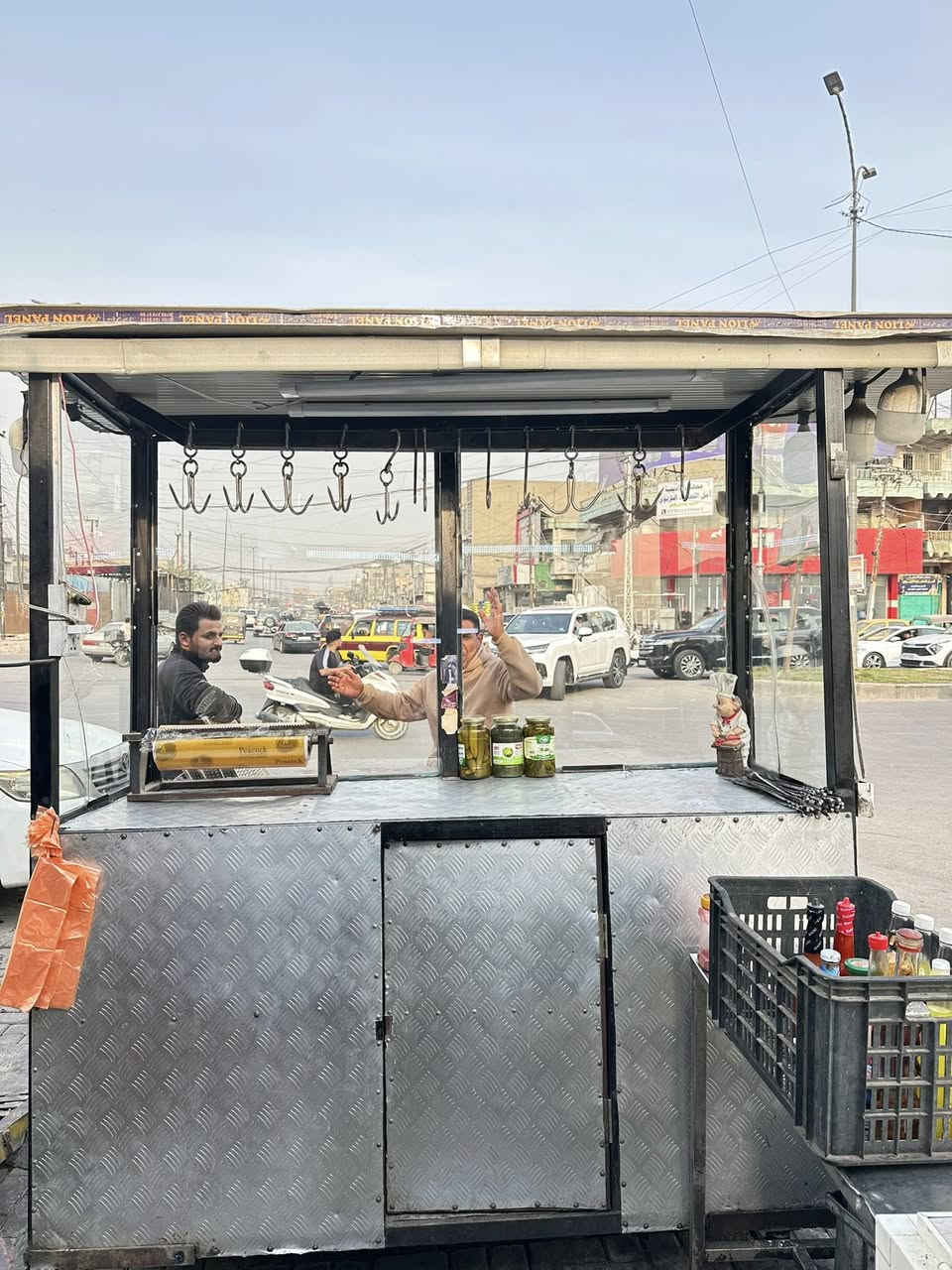 سلام عليكم جام خانه مشويات للبيع عرضه ٢ متر ارتفاع ٢ متر وشوي سعرها ٣٠٠ بيها مجال مكاني مدينه الصدر الحبيبيه ***********
