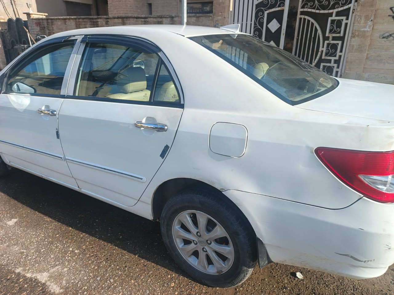 سلام عليكم بي واي دي f3 سياره بدون ضرر وبدون صبغ كابون بانزين شرط الوكاله وتحويل مكينه شرط كيرشرط  فول بس كير عادي بس دبصمه سعر 68 وبيها مجال بسيط الاستفسار ع هذا رقم ***********
