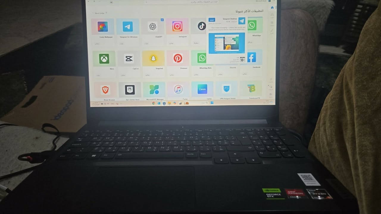 المعالج (CPU): AMD Ryzen 5 5600H (6 أنوية / 12 خيط)
كرت الشاشة (GPU): NVIDIA GTX 1650 سعة 4GB

الرام (RAM): 8GB DDR4

التخزين: 512GB SSD

الشاشة: 15.6 بوصة Full HD (دقة 1920×1080)

البطارية: 3 خلايا (حوالي 45Wh)

النظام: بدون نظام (FreeDOS غالباً)

مميزات إضافية: يدعم ترقية الرام لحد 16GB + شاشة 120Hz 

السعر 650 بيها مجال الابتوب جديده ما مستخدمه اصلا بس مشغليها 

***********7
