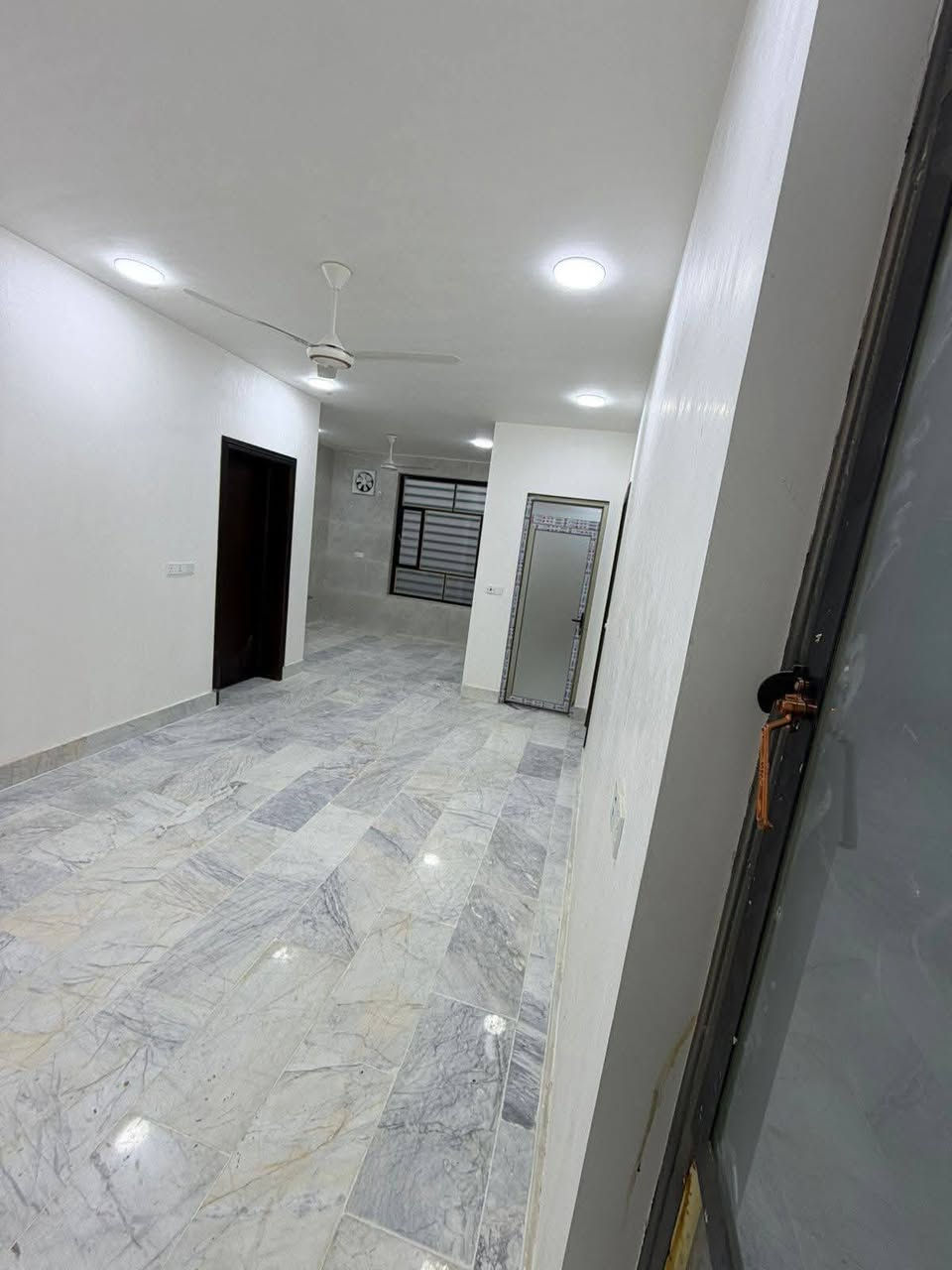 شقه للايجار
١٠٠م مربعه
موصفات عاليه من ناحية البناء
بسعر مناسب
متكونه من
٢غرف نوم صاله مطبخ مجمع صحيات
منظومة كهرباء عل مدار الساعه
ســـــيد منتــظر للاستثمار العقاري 
للاستفسار التواصل معنا
،.***********
